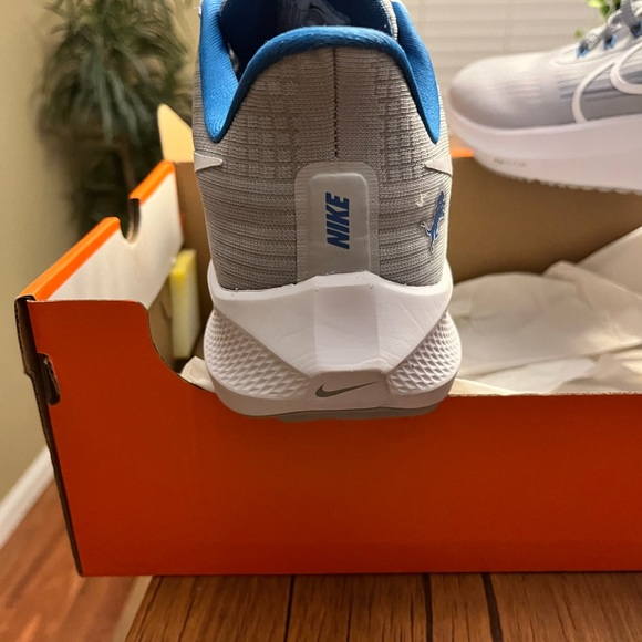 Nike Zoom Pegasus 39 Lions - Silver and White - Picture 4 of 10